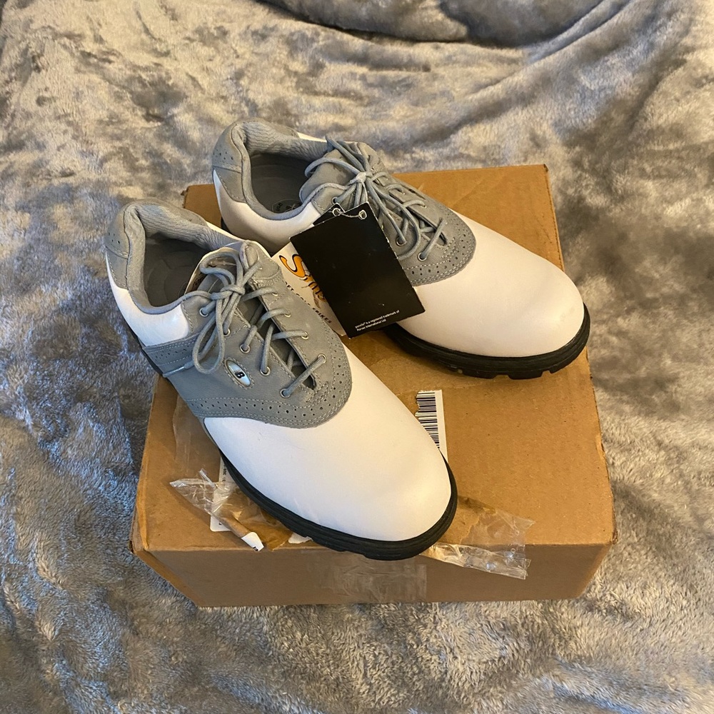 Golf shoes